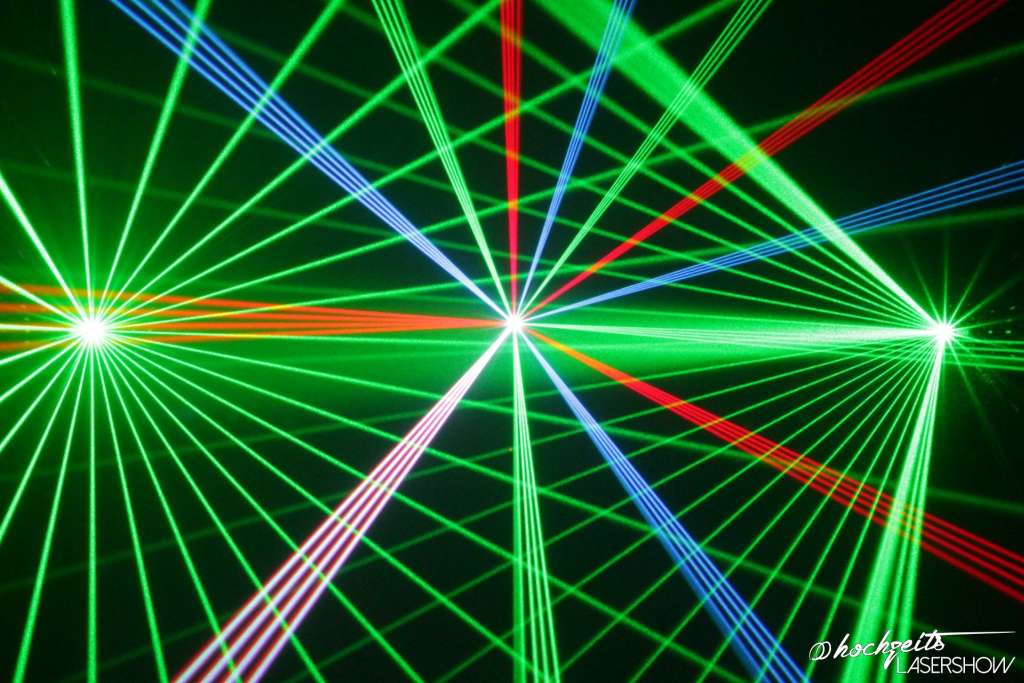Effektshow für eine Hochzeitsfeier mit einem Laser